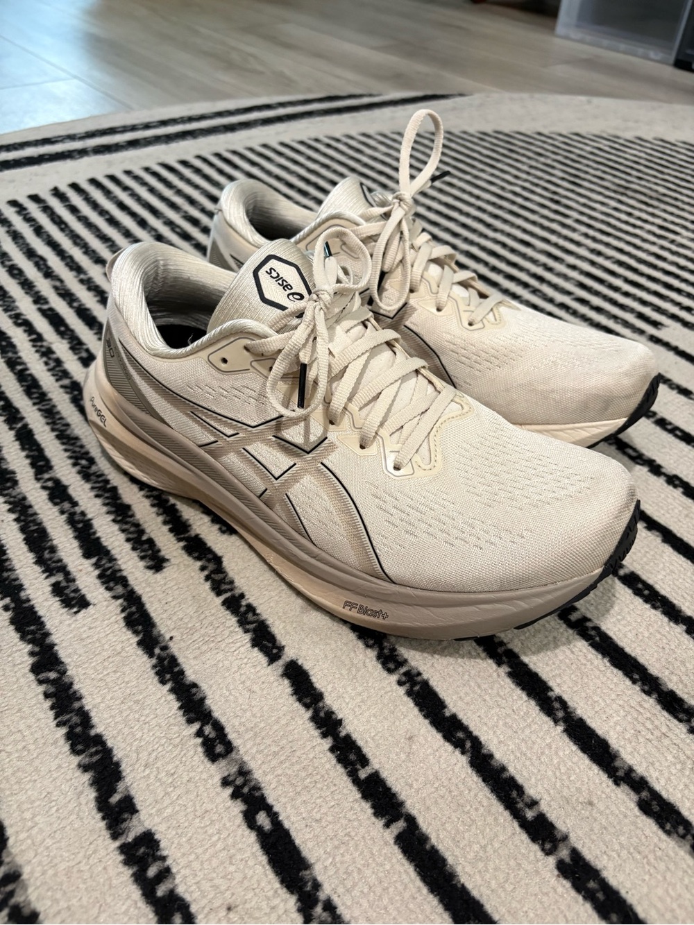 ASICS Kayano 30 size 10 Running Stability Shoes in Cream